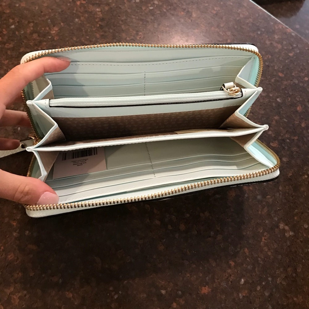 Kate Spade Wallet - Picture 4 of 4